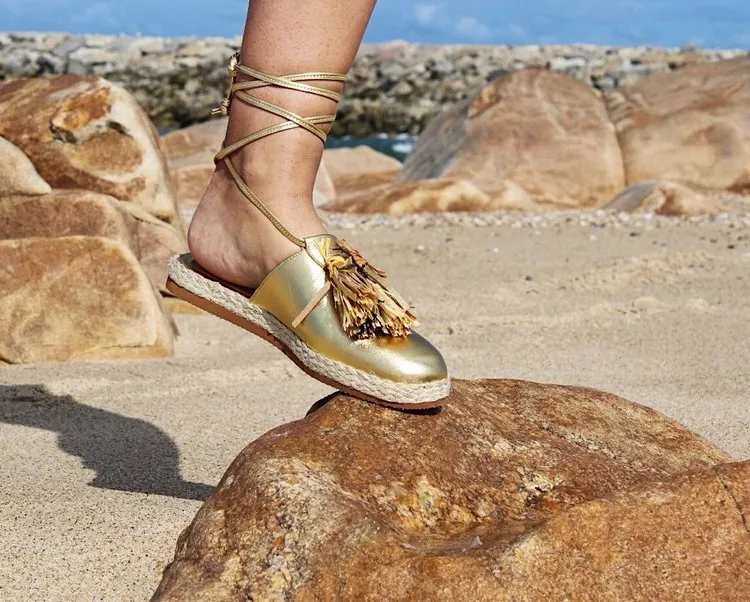 Baçal - espadrilles with handmade raffia applications in golden
