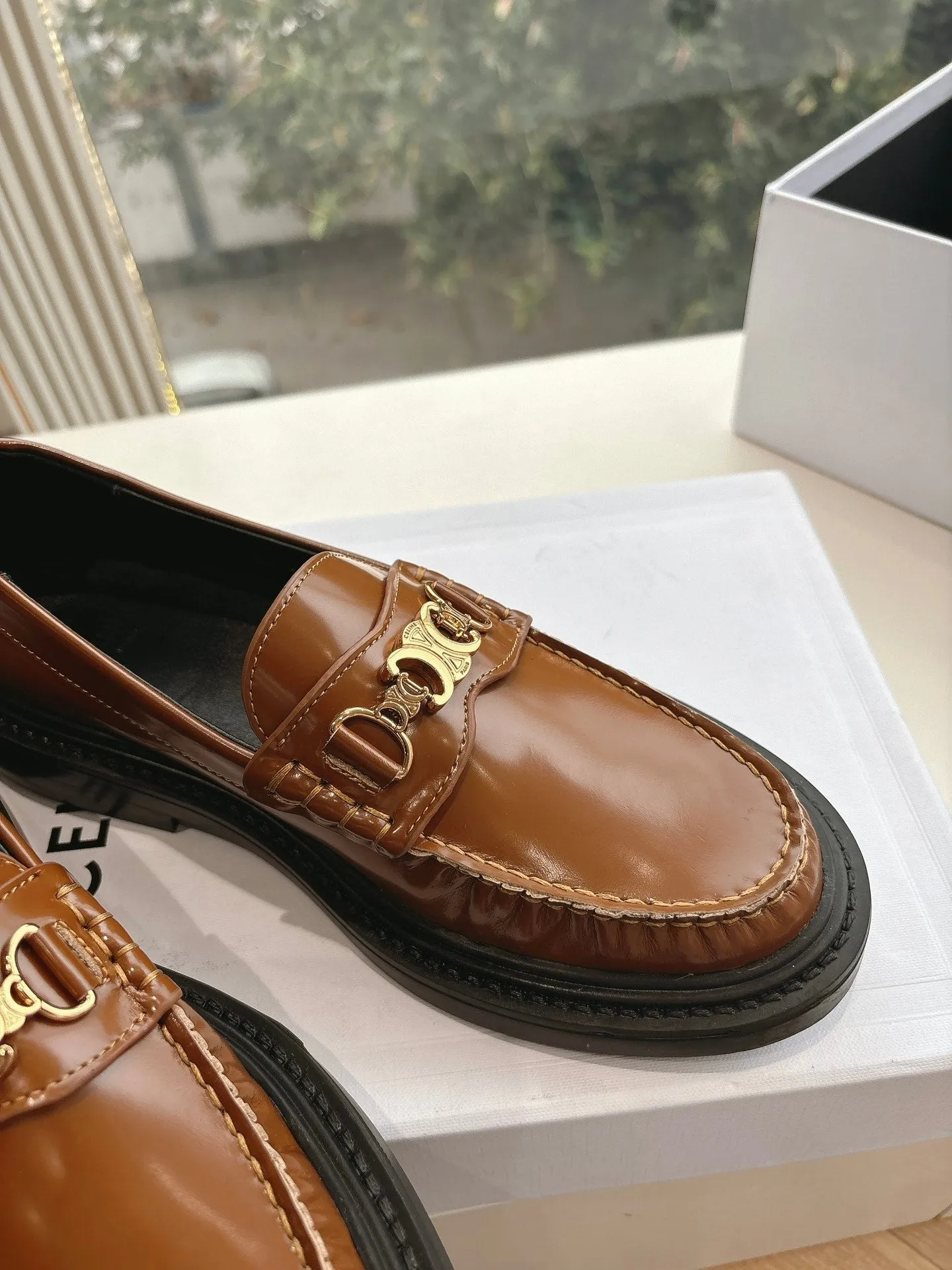 Buckle Celine Leather 285955 High-demand products Triomphe CELINE Sophisticated Golden Loafers