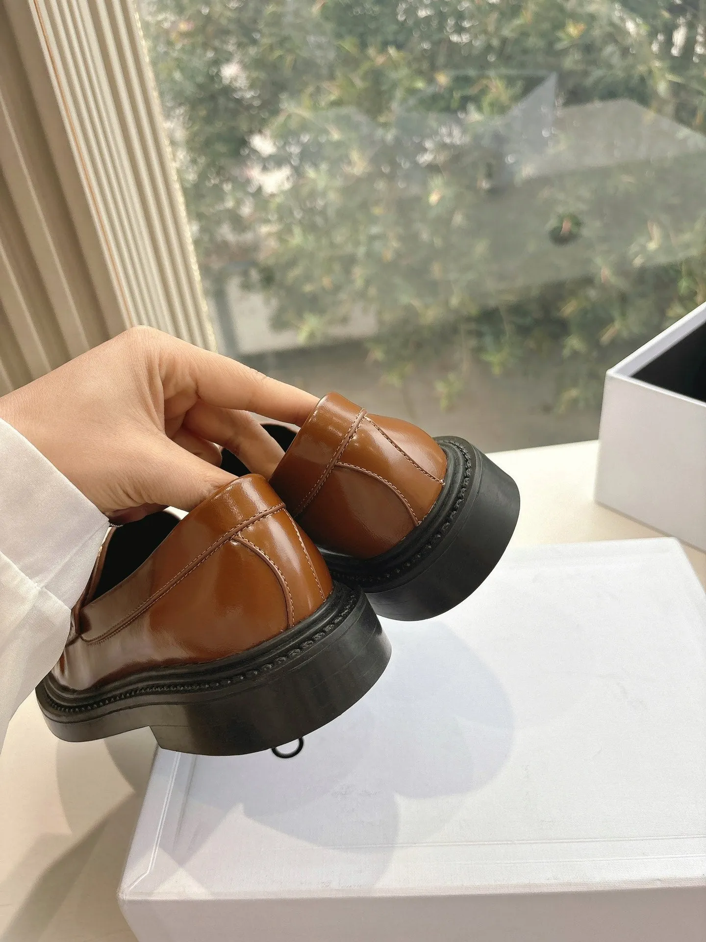 Buckle Celine Leather 285955 High-demand products Triomphe CELINE Sophisticated Golden Loafers