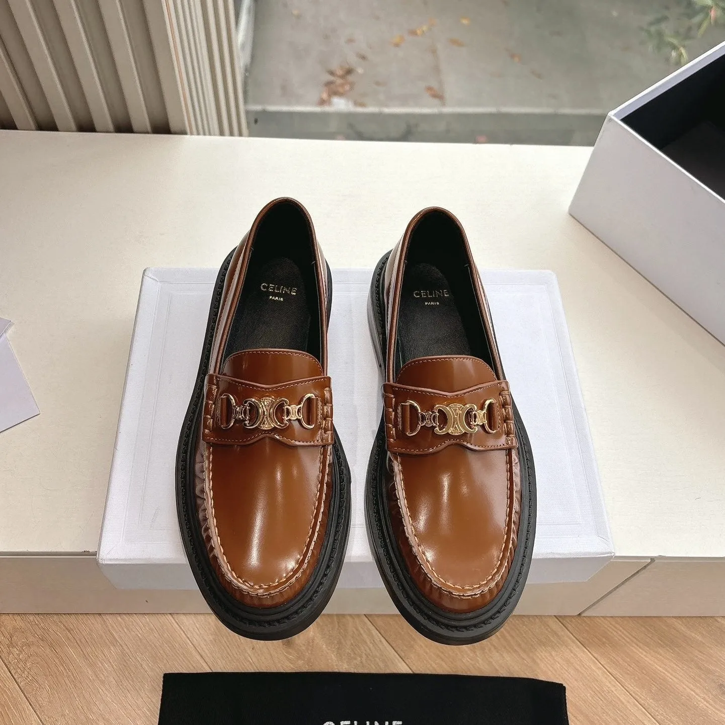 Buckle Celine Leather 285955 High-demand products Triomphe CELINE Sophisticated Golden Loafers