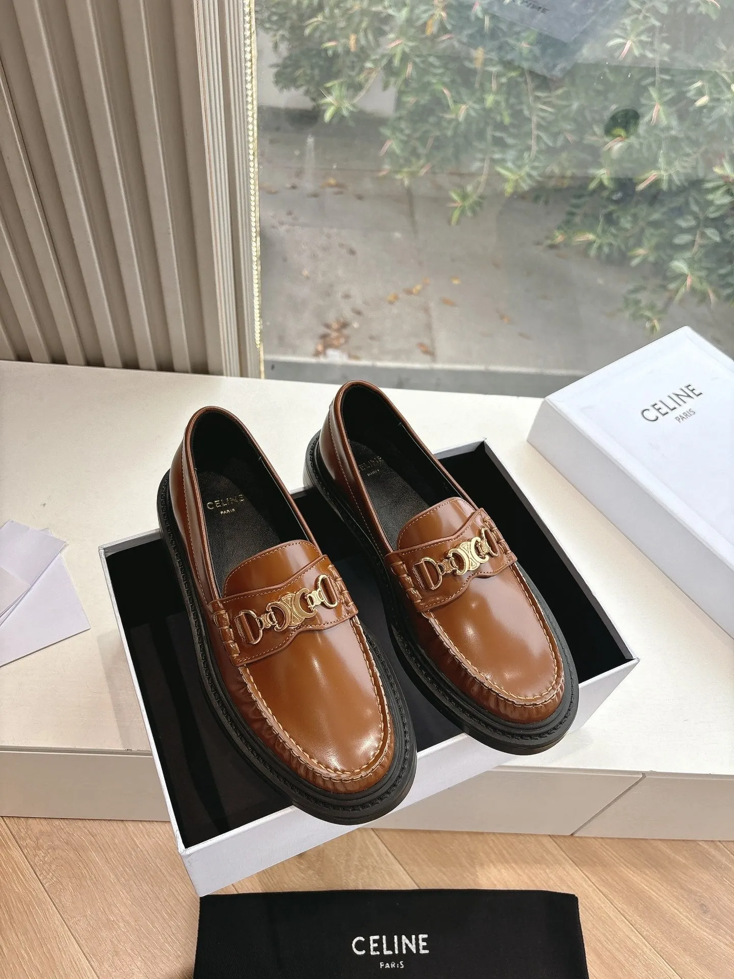 Buckle Celine Leather 285955 High-demand products Triomphe CELINE Sophisticated Golden Loafers
