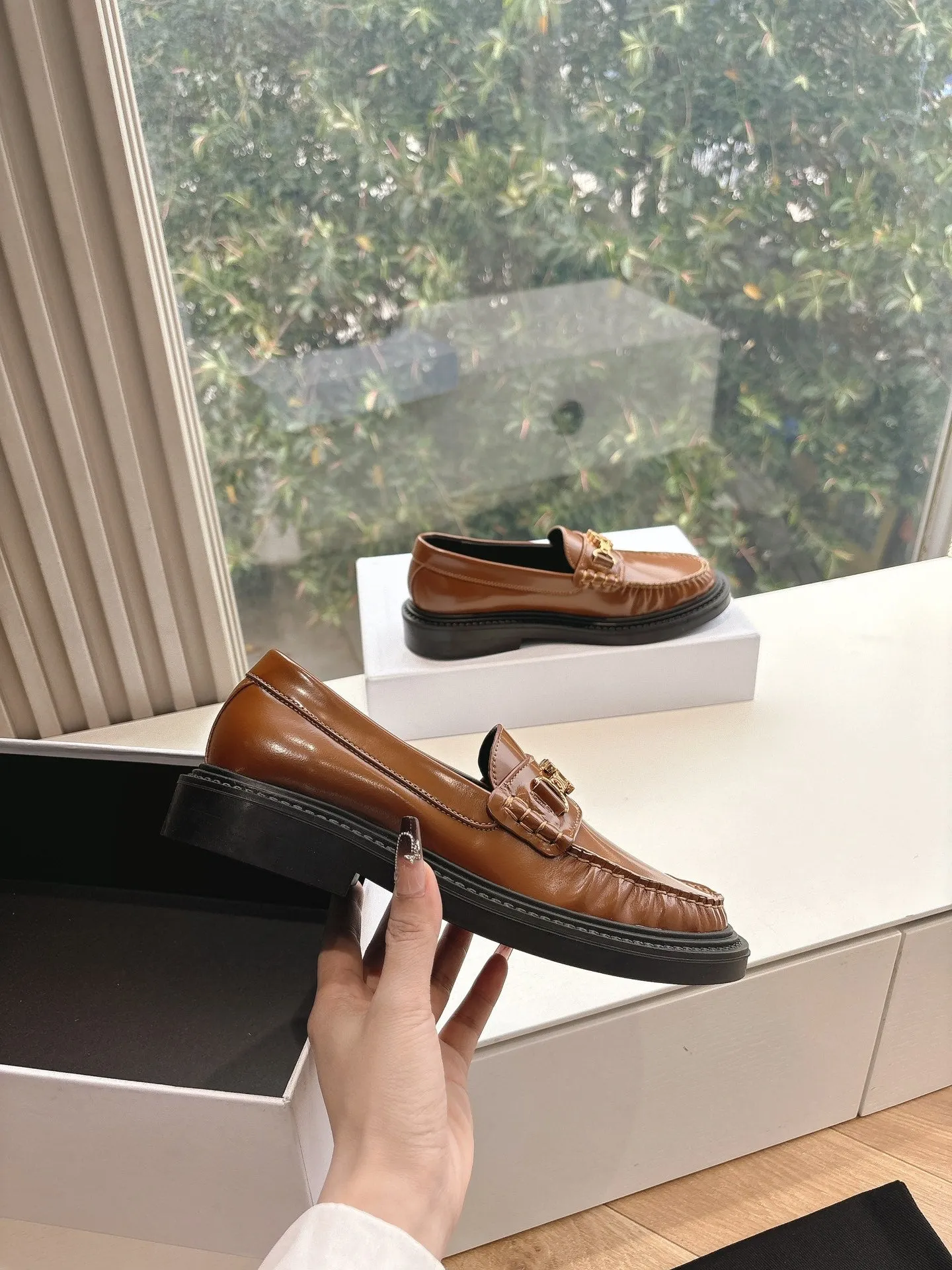 Buckle Celine Leather 285955 High-demand products Triomphe CELINE Sophisticated Golden Loafers