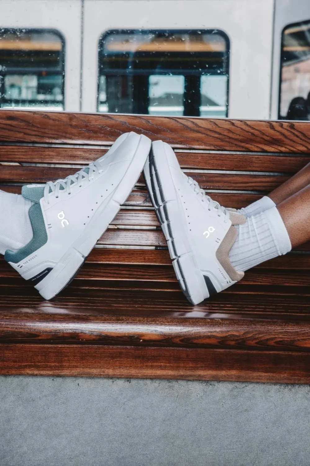 On Women's The Roger Advantage Sneakers