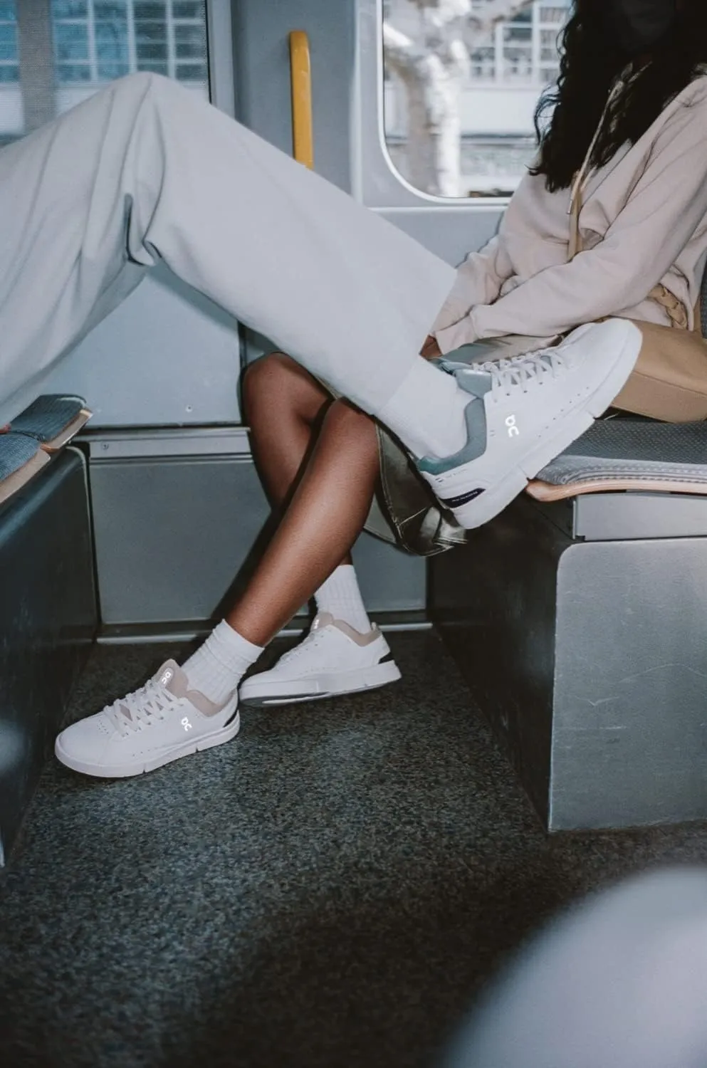 On Women's The Roger Advantage Sneakers