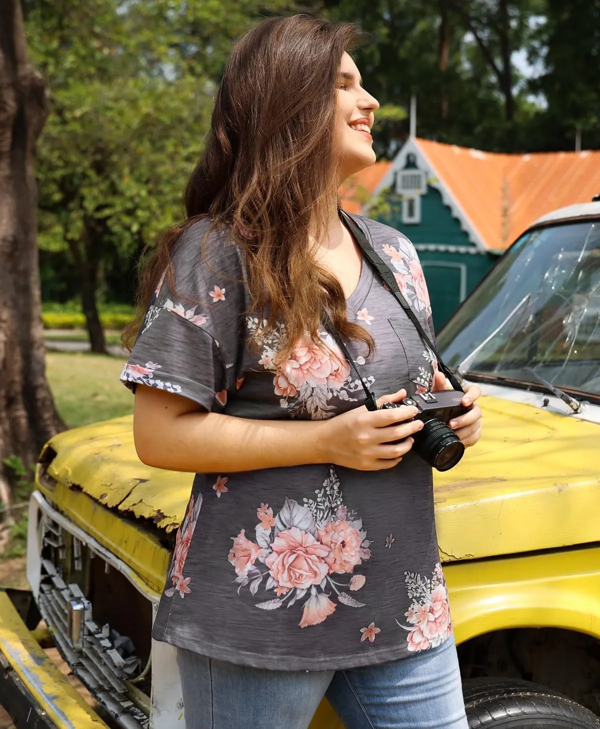 RITERA Plus Size Tops For Women Summer T Shirts V Neck Short Sleeve Casual Basic Tee with Front Pocket XL-5XL